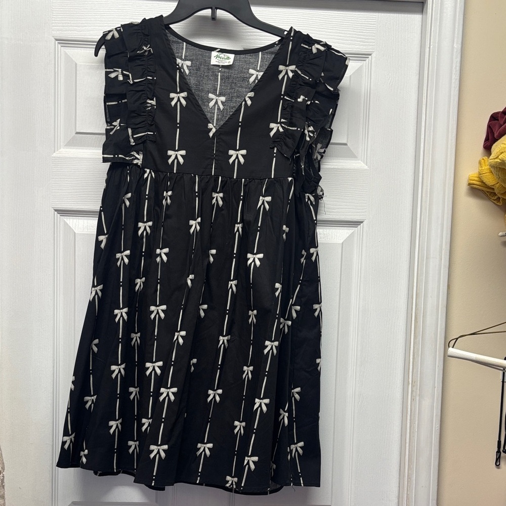 Boutique Women’s Black Bow Print Ruffle sleeve V-Neck Mini  dress - Medium